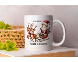 Mok I Believe In Santa & Reindeer - ChristmasJoy - HappyHolidays - ChristmasVibes - VrolijkKerstfeest - Kerstvreugde - FijneFeestdagen - KerstSfeer