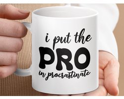 Mok Ik zet de Pro in uitstelgedrag, grappige mok, sarcasme mok, procrastinatie expert mok, werk mok, koffie mok, cadeau idee