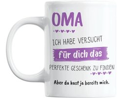 Mok in zuiver wit met spreuk I dubbelzijdig bedrukt en vaatwasmachinebestendig I mok met tot 3000 afwasbeurten I koffiekopjes met geschenken spreuken ''Ik heb het perfecte cadeau voor jou'' (Oma)