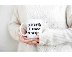 Mok Koffie Thee Wijn - Beker - koffiemok - Theebeker - Wijnbeker - Verjaardagscadeau - Grappige tekst