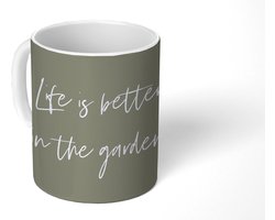 Mok - Koffiemok - Life is better in the garden - Tuin - Quotes - Tekst - Mokken - 350 ML - Beker - Koffiemokken - Theemok - Mok met tekst
