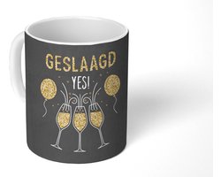 Mok - Koffiemok - Spreuken - Quotes - Geslaagd - 'Geslaagd, Yes!' - Mokken - 350 ML - Beker - Koffiemokken - Theemok - Geslaagd cadeau eindexamen