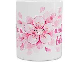 Mok met aquarel kersenbloesem en grappige tekst - Don't be a wallflower, blossom! - Roze bloemen - Motiverend cadeau