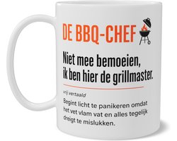 Mok met BBQ Humor - De BBQ-Chef: Niet mee bemoeien, ik ben hier de grillmaster - Koffiemok Grappige Tekst - Cadeau voor Mannen en Vaders - Barbecue Cadeau - Koffiemok