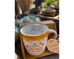 Mok met de tekst De liefste oma van de wereld + houten hartje de liefste oma / cadeau / vaderdag / moederdag cadeautje / verjaardag / Valentijnsdag / liefde / vriendschap