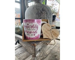 Mok met de tekst; 'Superblij met een lieve mama als jij!'. - inclusief houten hartje veel liefs - moederdag cadeautje - mama