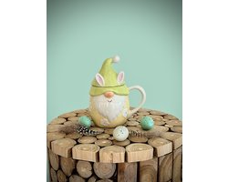 Mok met deksel bunnygnoom geel/groen 15 cm hoog - mok - tas - kopje - lentecollectie - Pasen - voorjaar - verjaardag - geschenk - cadeau - moederdag - vaderdag - Kerst - Nieuwjaar