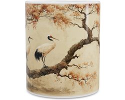 Mok met elegante kraanvogels op een robuuste boomtak, minimalistische Japandi stijl, rustgevende oosterse aquarel illustratie in zachte beige tinten, sfeervol cadeau voor theeliefhebbers