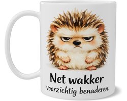 Mok met Grappige Egel en Tekst Net Wakker Voorzichtig Benaderen - Schattige Illustratie - Koffiemok Cadeau - Humor