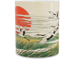 Mok met Japanse Kraanvogels en Rode Zon - Oosterse Koffiemok met Vliegende Kraanvogels in Vintage Stijl - Aziatische Kunst Illustratie op Koffiebeker - Rustgevend Cadeau