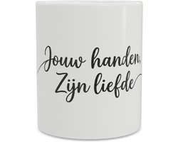 Mok met minimalistische line art van een koffiekopje en hartje - Tekst 'Jouw handen, Zijn liefde' - Christelijk cadeau voor vrijwilliger, zorgmedewerker of geliefde