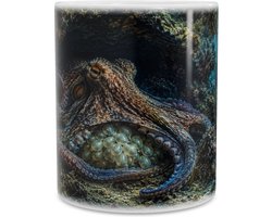Mok met Octopus in Rotsachtige Grot met Eieren - Grote Koffiebeker met Inktvis en Murene Illustratie - Stoere Panoramische Oceaan Mok als Cadeau voor Duikers en Natuurfans - Thee Beker