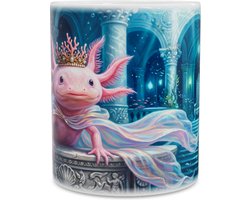 Mok met schattige axolotl (Ambystoma mexicanum) met koraal kroon en fluwelen cape in magisch onderwaterpaleis uniek en fantasierijk dierenliefhebber cadeau voor thee of koffie