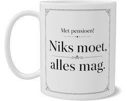 Mok met Tekst - Met pensioen! Niks moet, alles mag. - Pensioen Cadeau Man en Vrouw - Grappige Beker Gepensioneerd - Afscheid Collega - Koffiemok Thuiswerkplek - Dubbelzijdig Bedrukt