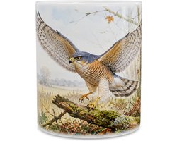 Mok met vliegende roofvogel die landt op een tak in het bos - Stoere aquarel natuur illustratie van een buizerd - Prachtige theemok en koffiebeker voor dagelijks gebruik - Uniek cadeau voor vogelaar en roofvogelfan