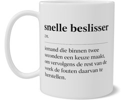 Mok met Woordenboek Definitie Snelle Beslisser - Grappig Kantoor Cadeau - Koffiemok met Dubbelzijdige Tekst Print - Minimalistisch Wit Design