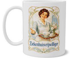 Mok Ziekenhuisvrijwilliger Art Nouveau stijl koffiemok met vriendelijke vrijwilliger, dienblad met thee en bloemen Liefdevol cadeau voor ziekenhuisvrijwilliger, zorgheld of mantelzorger met dubbelzijdige print
