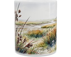 Mok - Zilte Rus (Juncus gerardii) in Hollands Landschap - Botanisch Aquarel met Fijne Graslanden en Verre Molen - Keramische Koffiebeker - Origineel Cadeau