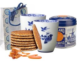 Mokken Rijksmuseum - Set van 2 - Stroopwafels in blik - cadeaupakket - Delfts blauw - relatiegeschenk - Hollandse cadeautjes - Holland souvenir