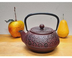 Mooie gietijzeren theepot 1 L met bloemen  reliëf van het merk Leijzer Design (Leuke cadeau tip voor de kerst Dagen.kerst.
