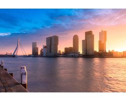Mooie zonsopkomst met skyline Rotterdam – Canvas schilderij 70x50 cm – Hoogwaardige kwaliteit | Wanddecoratie voor woonkamer of kantoor