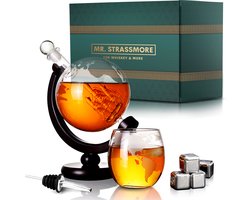 Mr. Strassmore - Luxe Whiskey Set Wereldbol – Whiskey Karaf 1L met Glazen Dop - 2 Whiskey Glazen - Houten Standaard - Schenktuit - Whiskey Stenen & IJstang – Origineel Cadeau