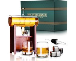 Mr. Strassmore - Luxe Whiskey Set Zeilschip – Whiskey Karaf 1300 ML met Glazen Dop - 2 Whiskey Glazen - Houten Standaard - Schenktuit - Whiskey Stenen & IJstang – Origineel Cadeau