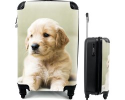 MuchoWow® Koffer - Golden Retriever puppy liggend op de bank - Past binnen 55x40x20 cm en 55x35x25 cm - Handbagage - Trolley - Cabin Size - Print
