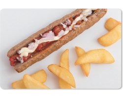 Muismat Frikandel - Zalige frikandel speciaal met patat op een wit bord muismat rubber - 27x18 cm - Muismat met foto