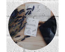 Muursticker Cirkel - Bloemen - Lavendel - Tafel - Hout - Tekening - Papier - Tekst - Wol - Breien - 20x20 cm Foto op Muursticker