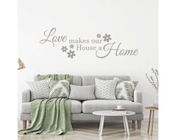 Muursticker Love Makes Our House A Home - Donkergrijs - 80 x 25 cm - woonkamer engelse teksten