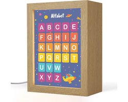 Nachtlampje 15x20 cm - Kinder lampje - Alfabet - Educatief - Letters leren voor kinderen - Ruimte - Tafellamp kinderkamer - Slaapkamer lamp - Bedlamp kinderen - Kinderlampje stopcontact - Wandlamp babykamer - Nachtlampjes
