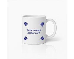 Nederlandse Koffiemok 330ml – “Goed verhaal, Lekker kort.” – Grappige Mok in Delfts Blauwe Stijl – Leuk Cadeau voor Koffieliefhebbers