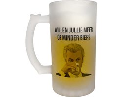 NietMokken.nl - Grappige Bierpul – Willen Jullie Meer of Minder Bier? – Geert Wilders Bierglas 460 ml – Matglas – Aan beide zijden bedrukt - Vaatwasser- en magnetronbestendig