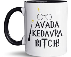 NietMokken.nl – Grappige Mok – "Avada Kedavra, Bitch!" – Humor Cadeau voor Harry Potter Fans – Magische Koffiebeker – Vaatwasser- & Magnetronbestendig - Keramische tas 325ml