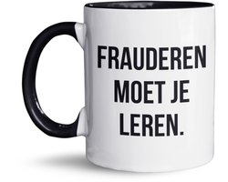 NietMokken.nl – Grappige mok ‘Frauderen moet je leren’ – Leuk als cadeau – Originele mok met tekst – Kantoormok – Cadeau collega – Humor mok