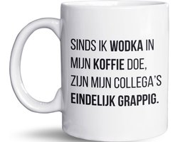 NietMokken.nl – Grappige Mok – "Wodka in Mijn Koffie" – Humor Cadeau voor Collega’s – Kantoor Beker – Koffietas – Vaatwasser- & Magnetronbestendig