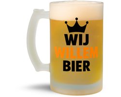 NietMokken.nl – Koningsdag Bierpul – Grappig Cadeau – WIJ WILLEM BIER Tekst – Oranje Bierglas 470ml – Koningsdag Kado – Glazen Biermok voor Hem of Haar – Cadeautje met Humor