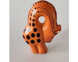 Nog meer sfeer in uw woonomgeving met deze prachtig handgemaakte Giraf! Een bijzondere giraf gemaakt van speksteen, een zachte natuursteen. Vind een gezellig plekje in je huis, serre/tuinkamer of in de werkkamer. Voor uzelf of Bestel Een Cadeau