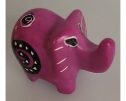 Nog meer sfeer in uw woonomgeving met deze prachtig handgemaakte mini olifant! Een bijzondere olifant gemaakt van speksteen, een zachte natuursteen. Vind een gezellig plekje in je huis, serre/tuinkamer of de werkkamer. Voor uzelf of als cadeau.