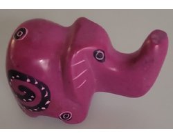 Nog meer sfeer in uw woonomgeving met deze prachtig handgemaakte mini olifant! Een bijzondere olifant gemaakt van speksteen, een zachte natuursteen. Vind een gezellig plekje in je huis, serre/tuinkamer of de werkkamer. Voor uzelf of als cadeau.