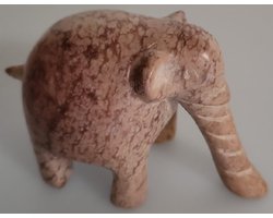 Nog meer sfeer in uw woonomgeving met deze prachtig handgemaakte olifant! Een bijzondere olifant gemaakt van speksteen, een zachte natuursteen. Vind een gezellig plekje in je huis, serre/tuinkamer of in de werkkamer. Voor uzelf of als cadeau.