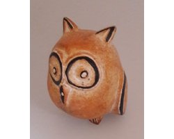 Nog meer sfeer in uw woonomgeving met deze prachtig handgemaakte uil! Een bijzondere uil gemaakt van speksteen, een zachte natuursteen. Vind een gezellig plekje in je huis, serre/tuinkamer of in de werkkamer. Voor uzelf of Bestel Een Kado.