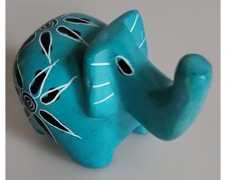 Nog meer sfeer in uw woonomgeving met dit prachtig handgemaakte olifantje! 3 x 7 x 4,5cm. Een bijzonder olifantje gemaakt van speksteen, een zachte natuursteen. Vind een gezellig plekje in je huis, serre/tuinkamer of bijvoorbeeld in de werkkamer.