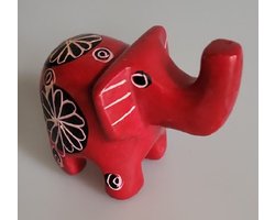 Nog meer sfeer in uw woonomgeving met dit prachtig handgemaakte olifantje! 3 x 7 x 4,5cm. Een bijzonder olifantje gemaakt van speksteen, een zachte natuursteen. Vind een gezellig plekje in je huis, serre/tuinkamer of bijvoorbeeld in de werkkamer.