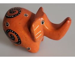 Nog meer sfeer in uw woonomgeving met dit prachtig handgemaakte olifantje! 3 x 7 x 4,5cm. Een bijzonder olifantje gemaakt van speksteen, een zachte natuursteen. Vind een gezellig plekje in je huis, serre/tuinkamer of bijvoorbeeld in de werkkamer.