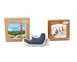 Noox City Kids Kraamcadeau Set Schiermonnikoog – Babyboekje + Romper 3-6 mnd + Knuffel Zeehond – 100% Katoen – Fairly Made – Cadeauset Baby