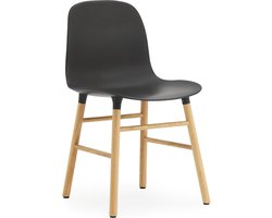 Normann Copenhagen Form Chair - Stoel - Zwart met eiken onderstel
