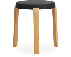 Normann Copenhagen Tap Kruk Met Eiken Onderstel Zwart
