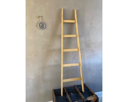 Okergele decoratieladder